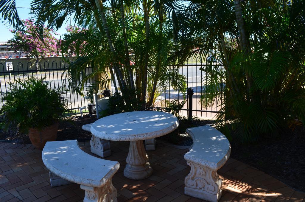 Rockhampton Palms Motor Inn エクステリア 写真
