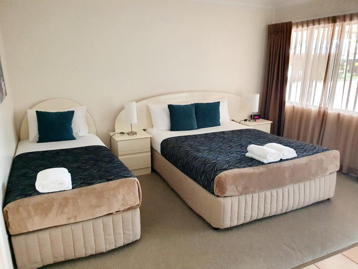 Rockhampton Palms Motor Inn エクステリア 写真