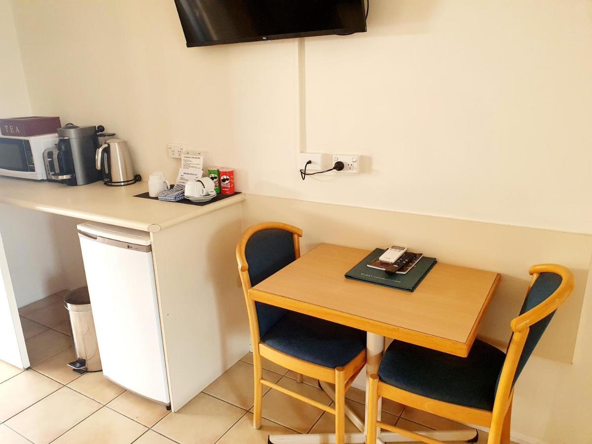 Rockhampton Palms Motor Inn エクステリア 写真