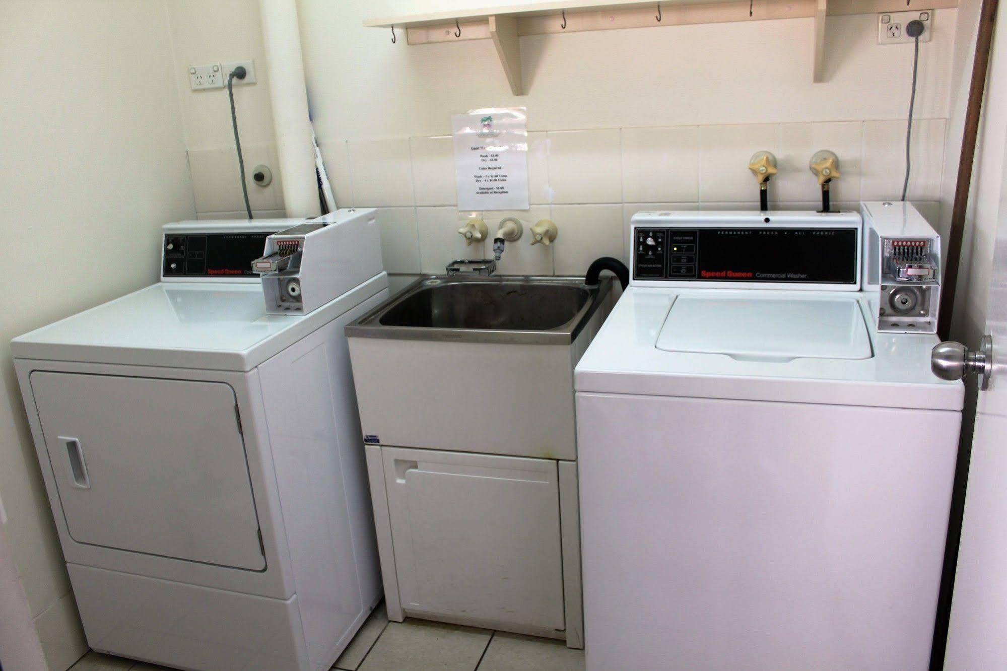 Rockhampton Palms Motor Inn エクステリア 写真