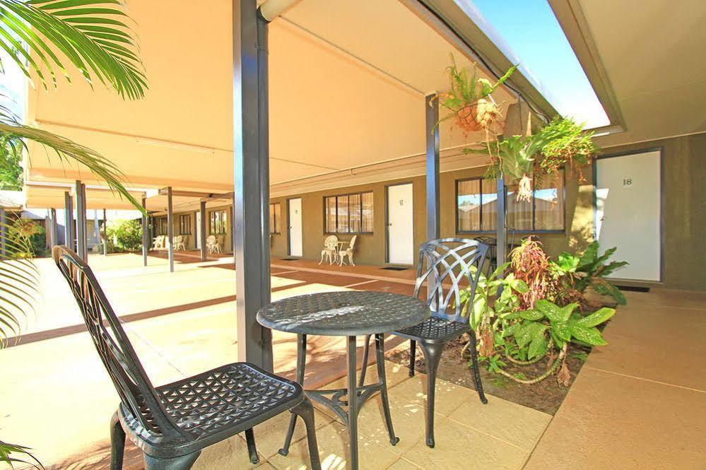 Rockhampton Palms Motor Inn エクステリア 写真